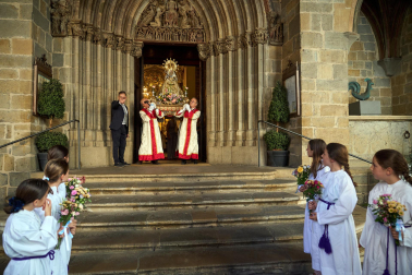 Foto de la procesión por las calles de Pamplona con motivo del 250 aniversario del retablo de la Virgen del Camino