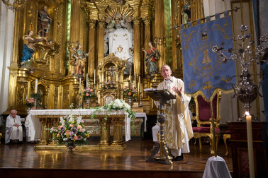 Foto de la procesión por las calles de Pamplona con motivo del 250 aniversario del retablo de la Virgen del Camino