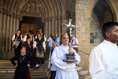 Foto de la procesión por las calles de Pamplona con motivo del 250 aniversario del retablo de la Virgen del Camino
