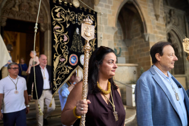 Foto de la procesión por las calles de Pamplona con motivo del 250 aniversario del retablo de la Virgen del Camino