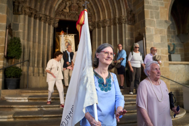 Foto de la procesión por las calles de Pamplona con motivo del 250 aniversario del retablo de la Virgen del Camino