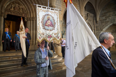 Foto de la procesión por las calles de Pamplona con motivo del 250 aniversario del retablo de la Virgen del Camino