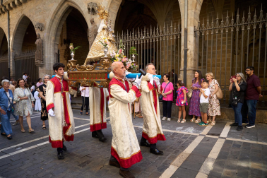 Foto de la procesión por las calles de Pamplona con motivo del 250 aniversario del retablo de la Virgen del Camino