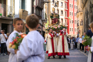 Foto de la procesión por las calles de Pamplona con motivo del 250 aniversario del retablo de la Virgen del Camino