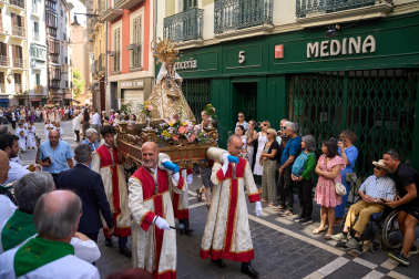 Foto de la procesión por las calles de Pamplona con motivo del 250 aniversario del retablo de la Virgen del Camino