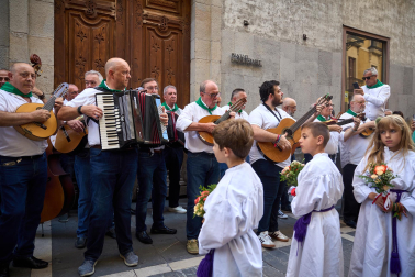 Foto de la procesión por las calles de Pamplona con motivo del 250 aniversario del retablo de la Virgen del Camino