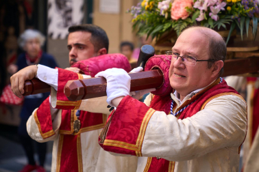 Foto de la procesión por las calles de Pamplona con motivo del 250 aniversario del retablo de la Virgen del Camino