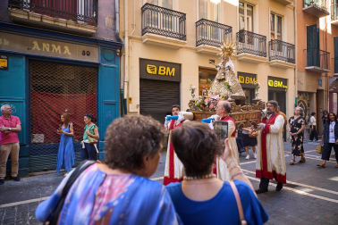 Foto de la procesión por las calles de Pamplona con motivo del 250 aniversario del retablo de la Virgen del Camino
