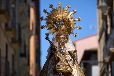 Foto de la procesión por las calles de Pamplona con motivo del 250 aniversario del retablo de la Virgen del Camino