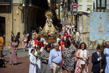 Foto de la procesión por las calles de Pamplona con motivo del 250 aniversario del retablo de la Virgen del Camino