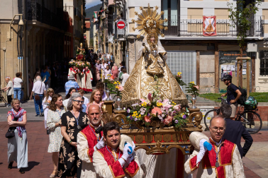 Foto de la procesión por las calles de Pamplona con motivo del 250 aniversario del retablo de la Virgen del Camino