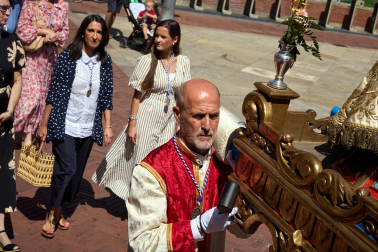 Foto de la procesión por las calles de Pamplona con motivo del 250 aniversario del retablo de la Virgen del Camino