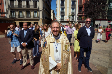 Foto de la procesión por las calles de Pamplona con motivo del 250 aniversario del retablo de la Virgen del Camino