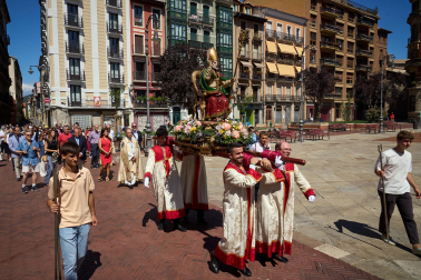 Foto de la procesión por las calles de Pamplona con motivo del 250 aniversario del retablo de la Virgen del Camino