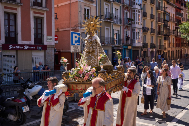 Foto de la procesión por las calles de Pamplona con motivo del 250 aniversario del retablo de la Virgen del Camino