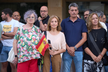 Fotos de la concentración en apoyo a Ceuta en Burlada