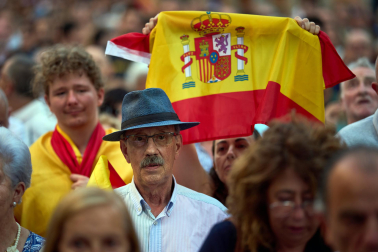 Fotos de la concentración de apoyo a Ceuta celebrada en la plaza Consistorial en Pamplona