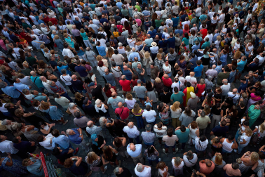 Fotos de la concentración de apoyo a Ceuta celebrada en la plaza Consistorial en Pamplona