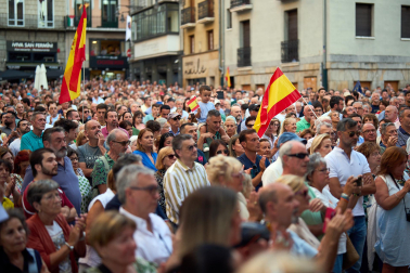 Fotos de la concentración de apoyo a Ceuta celebrada en la plaza Consistorial en Pamplona