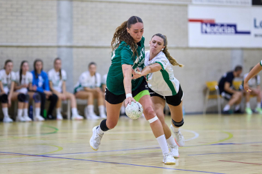 Fotos del partido Anaitasuna-Beti Onak de Balonmano disputado en Noáin