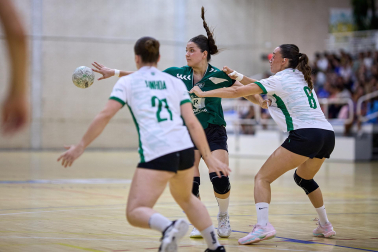 Fotos del partido Anaitasuna-Beti Onak de Balonmano disputado en Noáin
