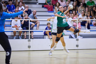 Fotos del partido Anaitasuna-Beti Onak de Balonmano disputado en Noáin