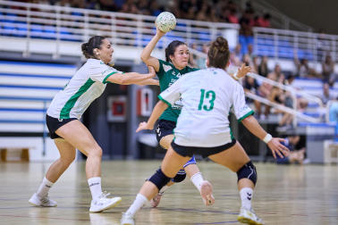 Fotos del partido Anaitasuna-Beti Onak de Balonmano disputado en Noáin