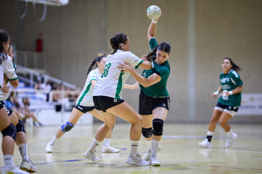 Fotos del partido Anaitasuna-Beti Onak de Balonmano disputado en Noáin