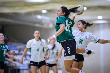 Fotos del partido Anaitasuna-Beti Onak de Balonmano disputado en Noáin