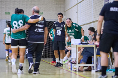 Fotos del partido Anaitasuna-Beti Onak de Balonmano disputado en Noáin