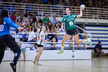 Fotos del partido Anaitasuna-Beti Onak de Balonmano disputado en Noáin