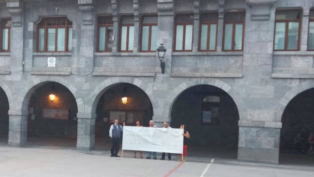 Fotos de la concentración en apoyo a Ceuta de Leitza