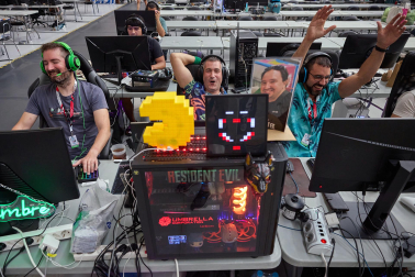 Ambiente y participantes en la apertura de la Navarra LAN Party 2026 en la UPNA