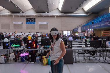 Ambiente y participantes en la apertura de la Navarra LAN Party 2026 en la UPNA