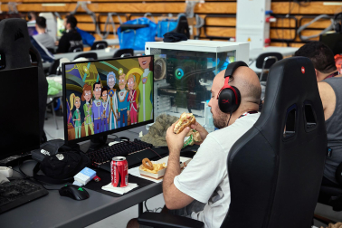 Ambiente y participantes en la apertura de la Navarra LAN Party 2026 en la UPNA