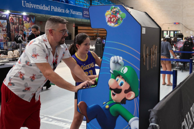 Ambiente y participantes en la apertura de la Navarra LAN Party 2026 en la UPNA