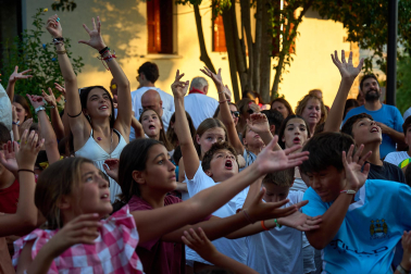 Alegría y celebraciones en el inicio de las fiestas en Zizur Menor