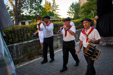 Alegría y celebraciones en el inicio de las fiestas en Zizur Menor