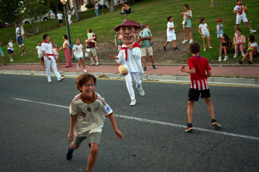 Alegría y celebraciones en el inicio de las fiestas en Zizur Menor