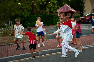 Alegría y celebraciones en el inicio de las fiestas en Zizur Menor