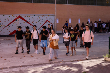 Fotos del comienzo de curso en la ESO y Bachillerato en el IES Basoko