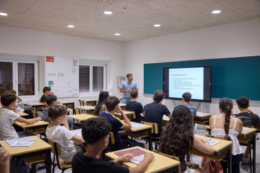 Fotos del comienzo de curso en la ESO y Bachillerato en el Liceo Monjardin
