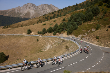 A* Jesús Garzaron F* 2026_09_05 T* Larra-Larrau, marcha cicloturista de gran fondo. L* Isaba, Roncal, Navarra