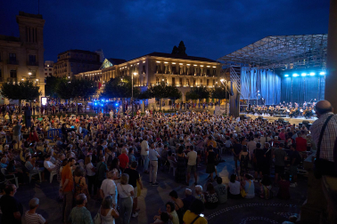 Fotos del concierto de la Orquesta Sinfónica de Navarra en la plaza del Castillo