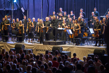 Fotos del concierto de la Orquesta Sinfónica de Navarra en la plaza del Castillo