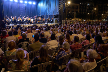 Fotos del concierto de la Orquesta Sinfónica de Navarra en la plaza del Castillo