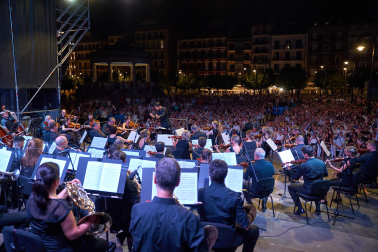 Fotos del concierto de la Orquesta Sinfónica de Navarra en la plaza del Castillo