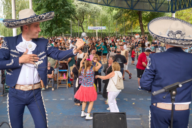 Fotos de la III Fiesta Solidaria de ADANO.
