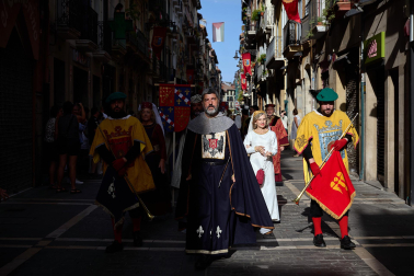 Fotos del desfile medieval por las calles de Pamplona por la celebración del Privilegio de la Unión