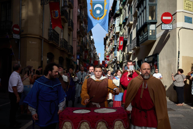 Fotos del desfile medieval por las calles de Pamplona por la celebración del Privilegio de la Unión